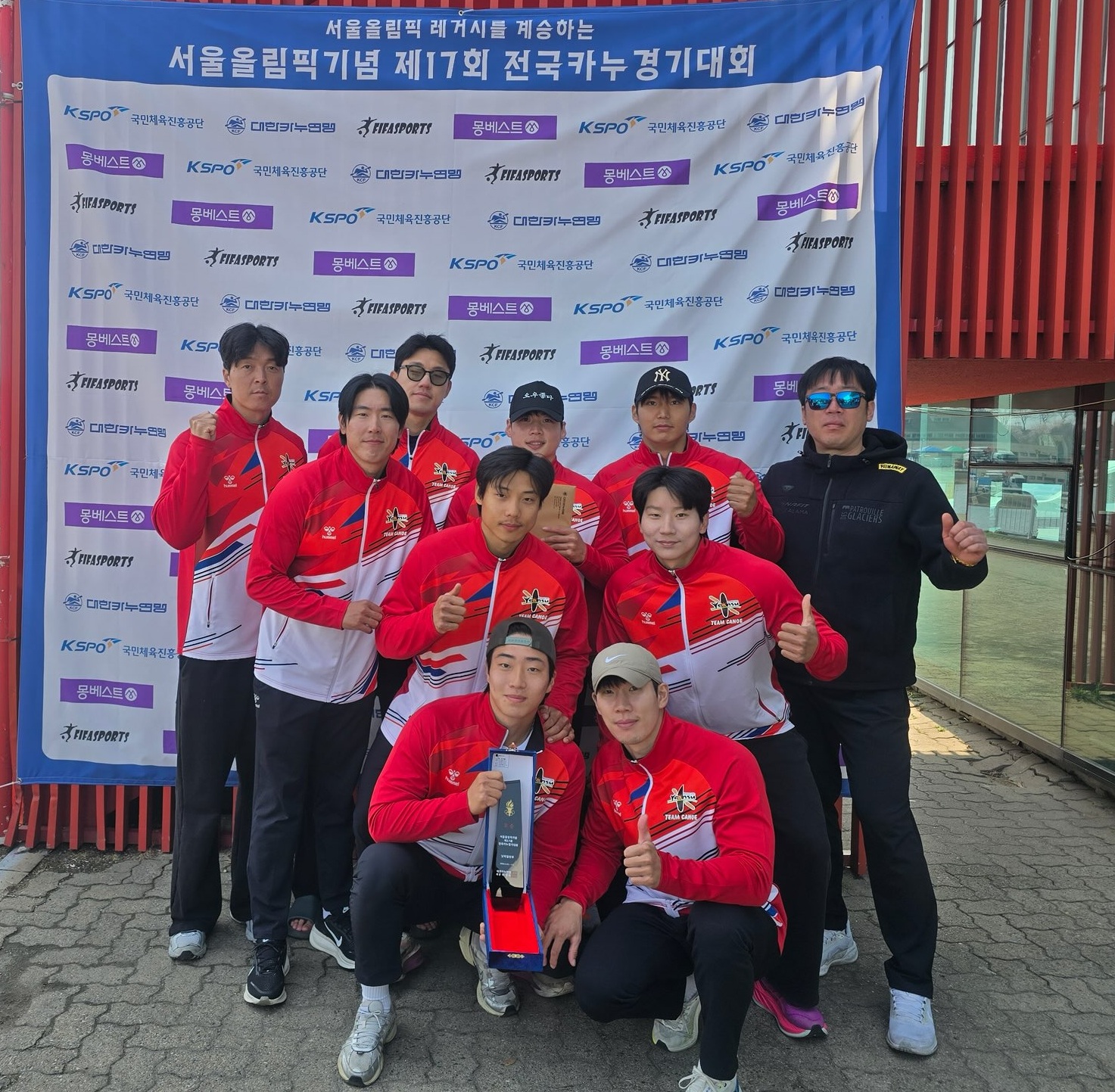 연수구 직장운동경기부 카누팀 레드윙스가 2026년 시즌 첫 전국대회에서 종합 우승을 차지하며 전국 최강의 전력을 입증했다